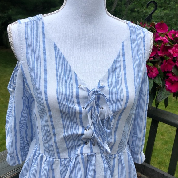 Doe & Rae Cold Shoulder Top - Picture 4 of 4